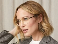 BLUMA -Fashion Optical Shop bluma model pos 4