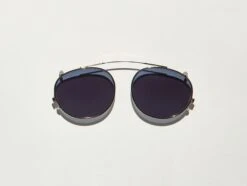 FRANKIE CLIP -Fashion Optical Shop frankie clip color brass pos 2 d3141f9b d9a9 4302 892a cb1050cd96ee