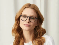 GENUG -Fashion Optical Shop genug model pos 1