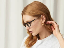 GENUG -Fashion Optical Shop genug model pos 2