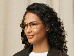 MESHUG 27 MESHUG -Fashion Optical Shop meshug cinnamon model pos 4