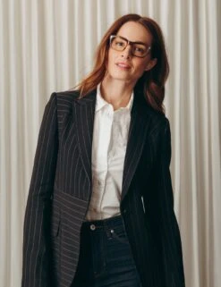 YONA -Fashion Optical Shop yona model pos 2